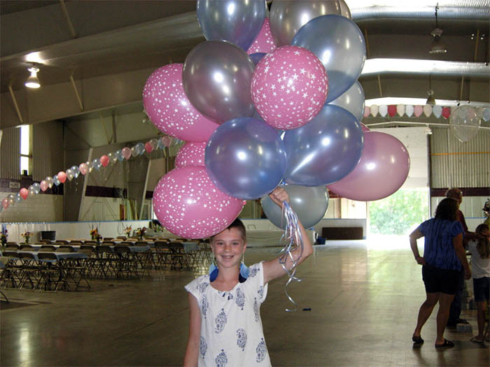 Skyelyn Stewart helps with the balloons / July 24, 2015